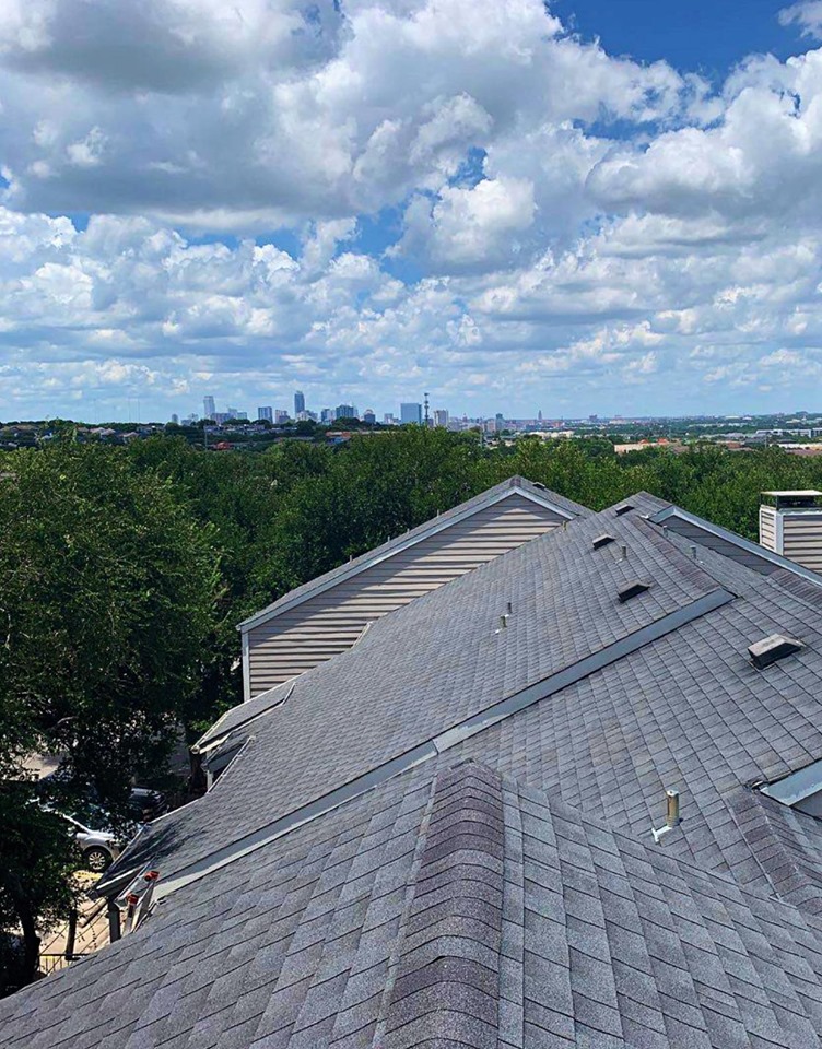What should Austin homeowners look for in a roofing estimate?